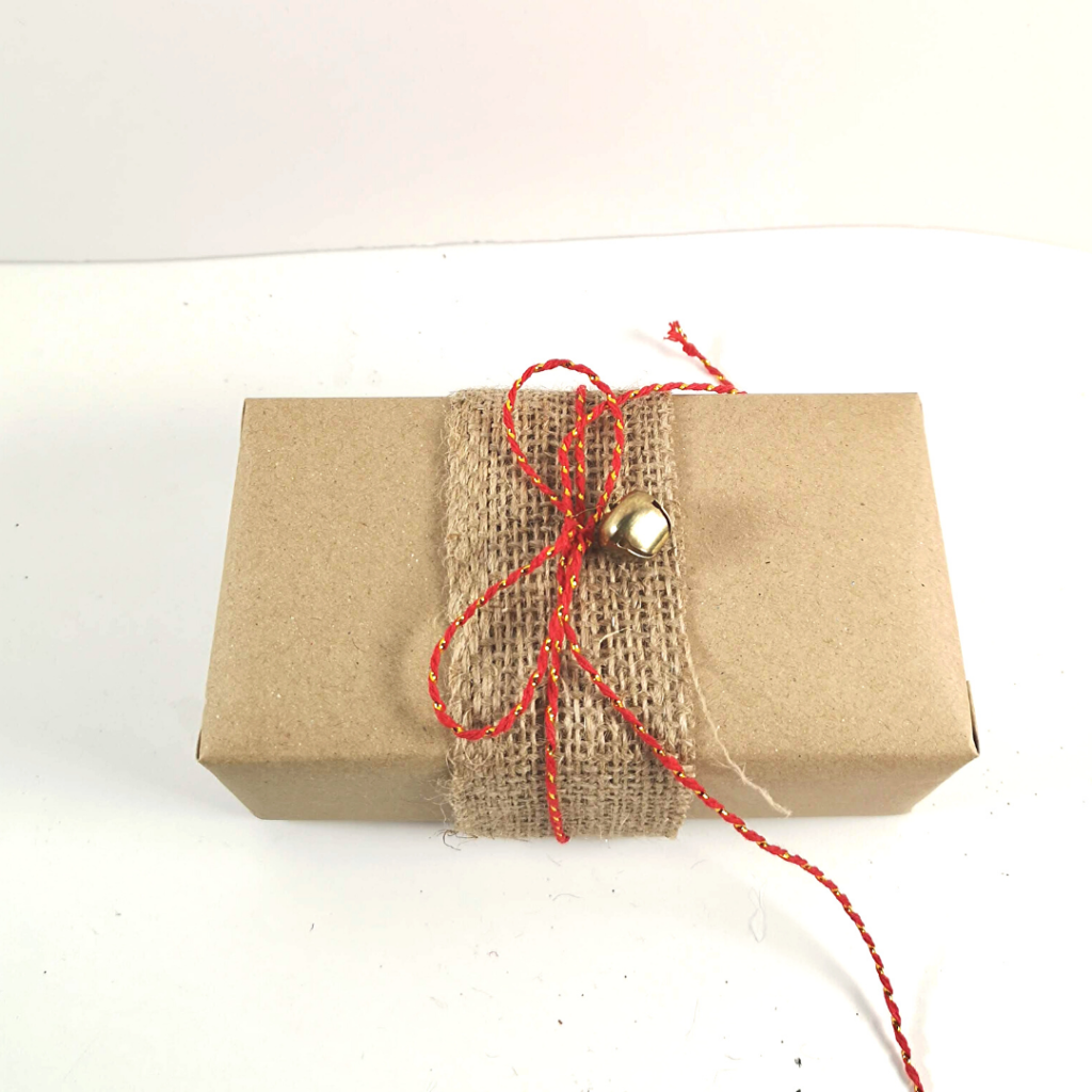 Packaging e Tag per un compleanno  Confezioni regalo creative, Creazioni  con carta, Confezionare regali fai da te